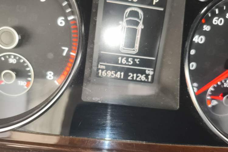 Used Volkswagen Magotan 2012 Travel Edition 2.0 TSI Comfort Version Odometer Close Up