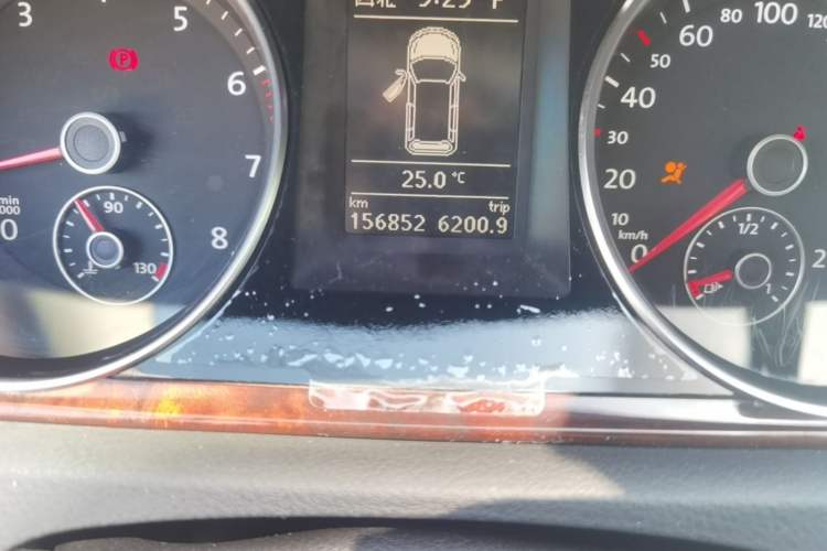 Used Volkswagen Magotan 2012 Travel Edition 2.0 TSI Luxury Version Odometer Close Up