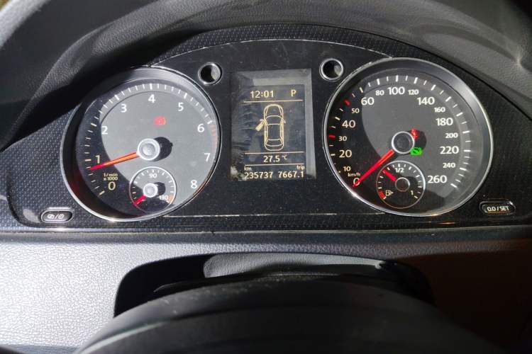 Used Volkswagen Magotan 2012 Revised 1.8TSI Luxury Version Odometer Close Up