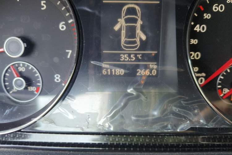 Used Volkswagen Magotan 2012 Revised Version 2.0 TSI Luxury Edition Odometer Close Up