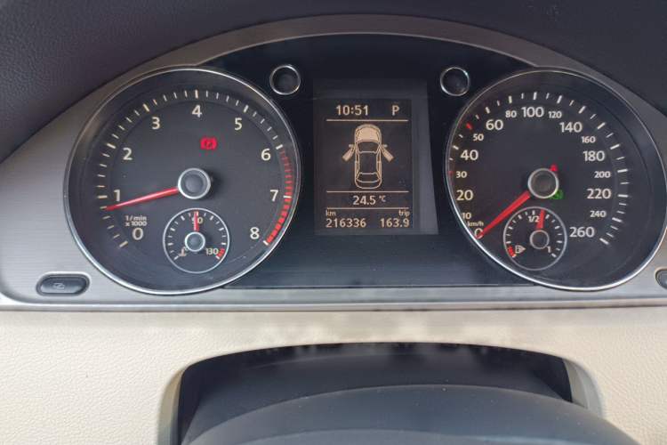 Used Volkswagen Magotan 2012 Revised Version 1.8TSI Leading Edition Odometer Close Up