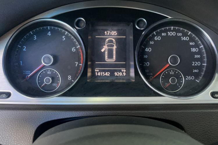 Used Volkswagen Magotan 2012 Travel Edition 2.0 TSI 4x4 Comfort Version Odometer Close Up