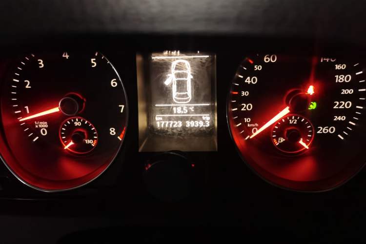 Used Volkswagen Magotan 2012 Revised 1.8TSI Luxury Version Odometer Close Up