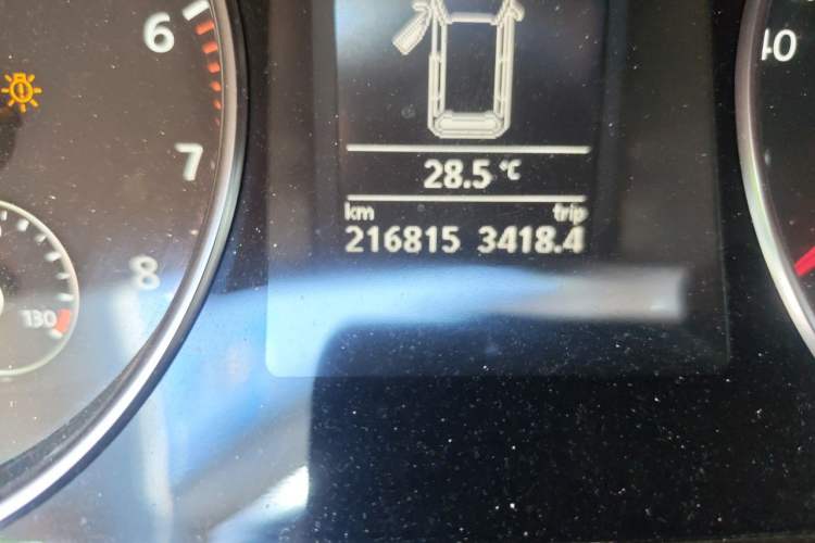 Used Volkswagen Magotan 2012 Travel Edition 2.0 TSI Comfort Version Odometer Close Up