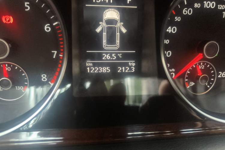 Used Volkswagen Magotan 2012 Travel Edition 2.0 TSI Comfort Version Odometer Close Up