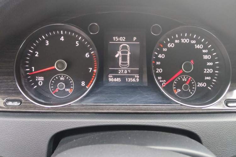 Used Volkswagen Magotan 2012 Facelift 1.8TSI Prestige Model Odometer Close Up