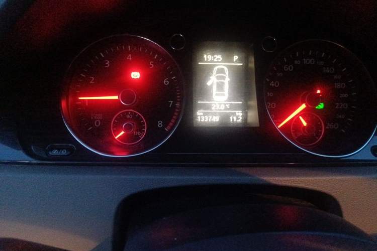 Used Volkswagen Magotan 2012 2.0 TSI Prestige Edition Odometer Close Up