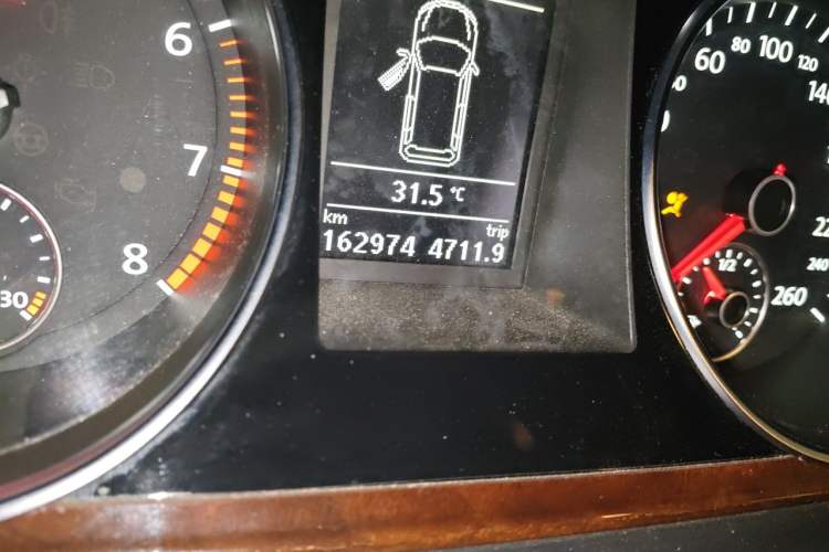 Used Volkswagen Magotan 2012 Travel Edition 2.0 TSI Comfort Version Odometer Close Up