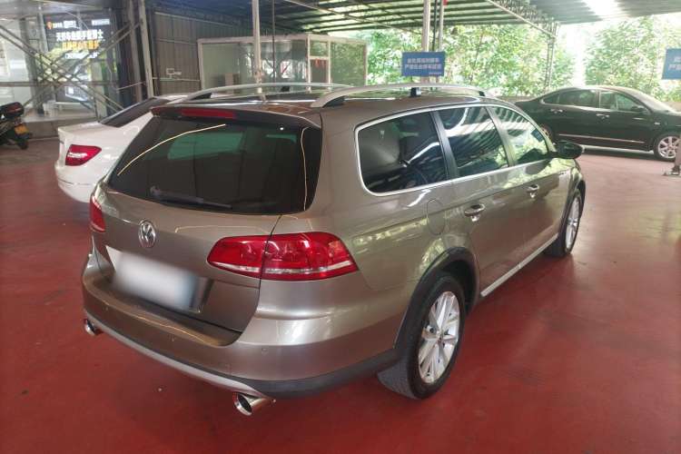 Used Volkswagen Magotan 2012 Travel Edition 2.0 TSI 4x4 Comfort Version Rear Right 45 Deg