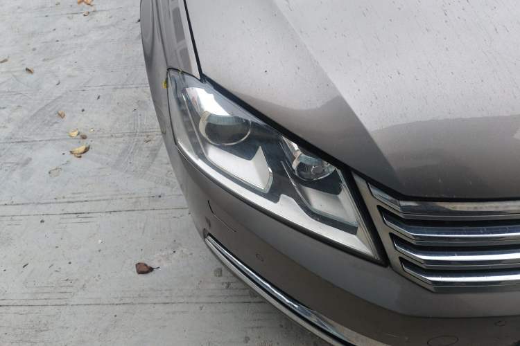 Used Volkswagen Magotan 2012 Revised 1.8TSI Luxury Version Right Front Headlight