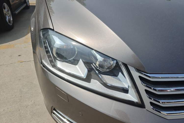 Used Volkswagen Magotan 2012 Revised 1.8TSI Luxury Version Right Front Headlight
