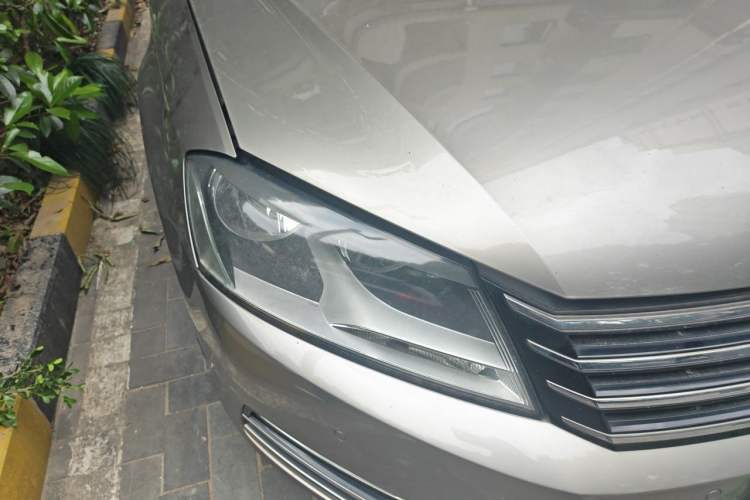 Used Volkswagen Magotan 2012 Travel Edition 2.0 TSI Comfort Version Right Front Headlight