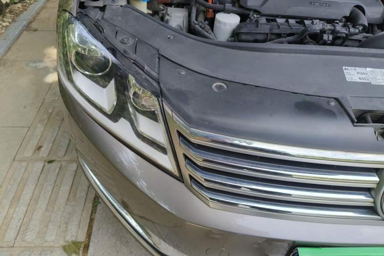 Used Volkswagen Magotan 2012 Revised Version 2.0 TSI Luxury Edition Right Front Headlight