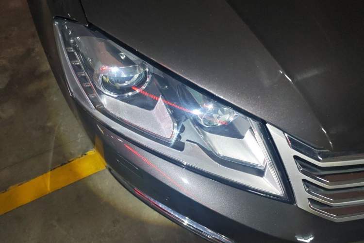 Used Volkswagen Magotan 2012 Revised 1.8TSI Luxury Version Right Front Headlight