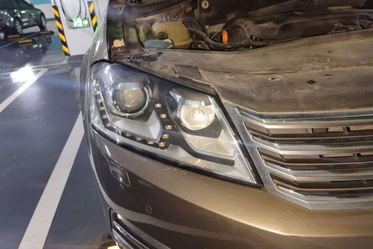 Used Volkswagen Magotan 2012 Revised 1.8TSI Luxury Version Right Front Headlight
