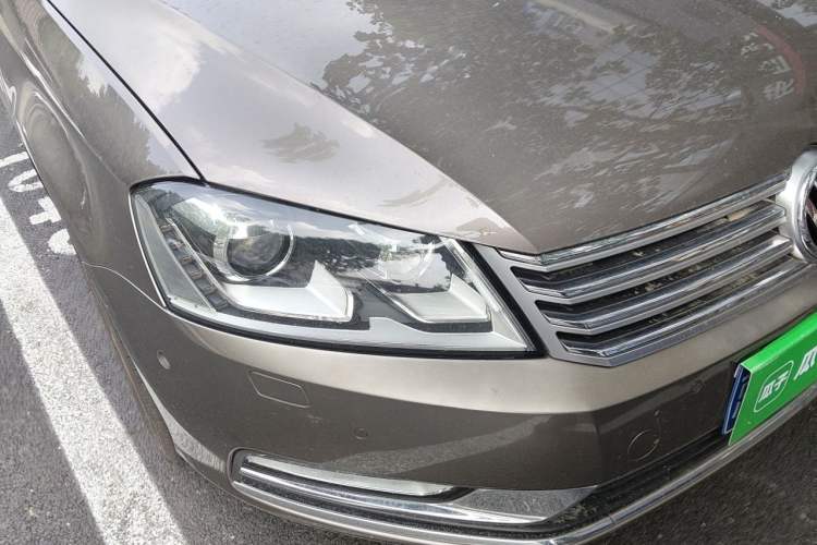 Used Volkswagen Magotan 2012 Facelift 1.8TSI Prestige Model Right Front Headlight