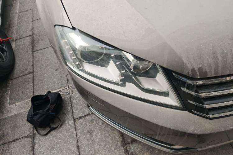 Used Volkswagen Magotan 2012 Travel Edition 2.0 TSI Luxury Version Right Front Headlight