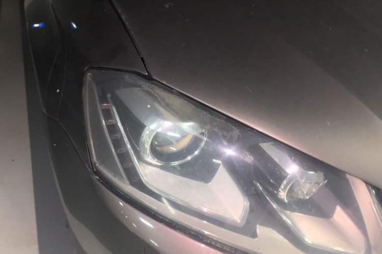 Used Volkswagen Magotan 2012 Facelift 2.0 TSI Prestige Model Right Front Headlight
