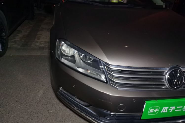 Used Volkswagen Magotan 2012 Revised Version 1.8TSI Leading Edition Right Front Headlight