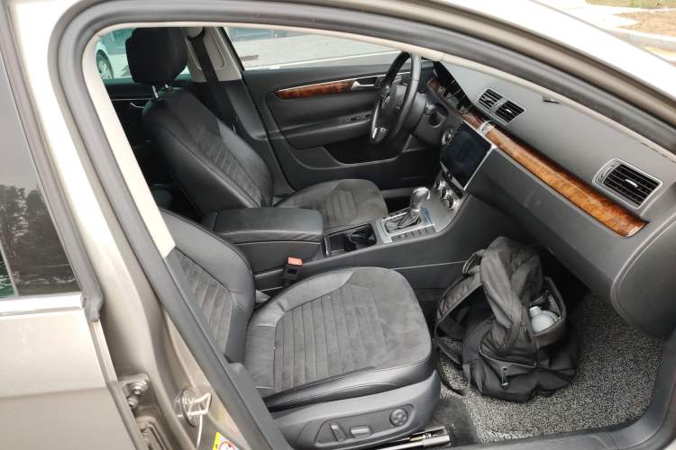 Used Volkswagen Magotan 2012 Travel Edition 2.0 TSI Comfort Version Right Front Seat