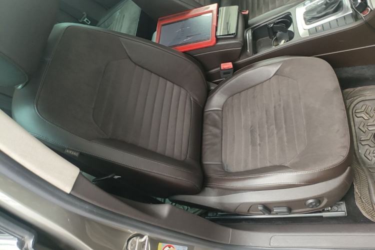Used Volkswagen Magotan 2012 Travel Edition 2.0 TSI Comfort Version Right Front Seat