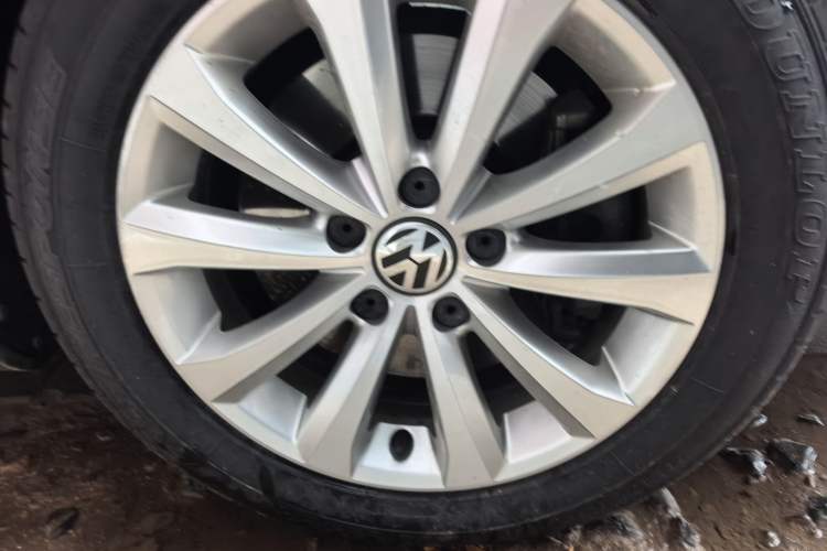 Used Volkswagen Magotan 2012 1.8TSI Luxury Model Right Front Wheel Hub