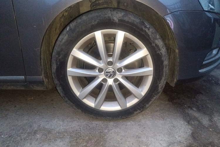 Used Volkswagen Magotan 2012 2.0 TSI Prestige Edition Right Front Wheel Hub