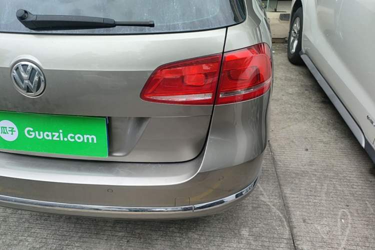 Used Volkswagen Magotan 2012 Travel Edition 2.0 TSI Comfort Version Right Rear Taillight
