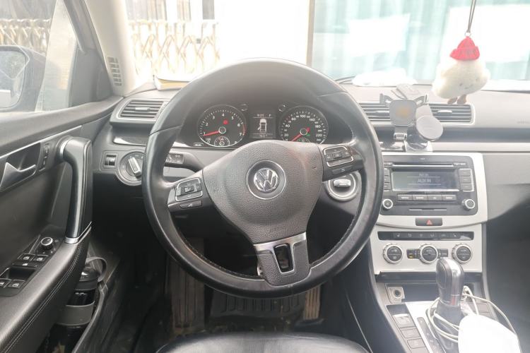 Used Volkswagen Magotan 2012 Revised 1.8TSI Luxury Version Steering Wheel