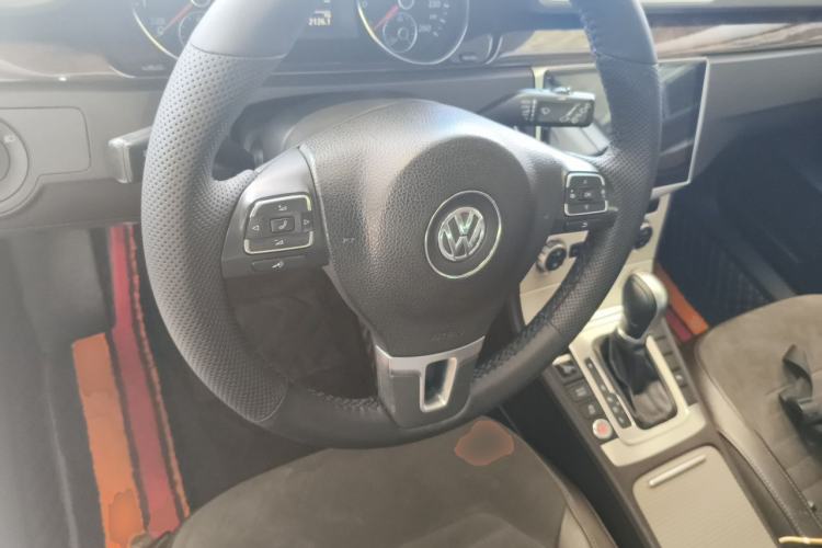 Used Volkswagen Magotan 2012 Travel Edition 2.0 TSI Comfort Version Steering Wheel