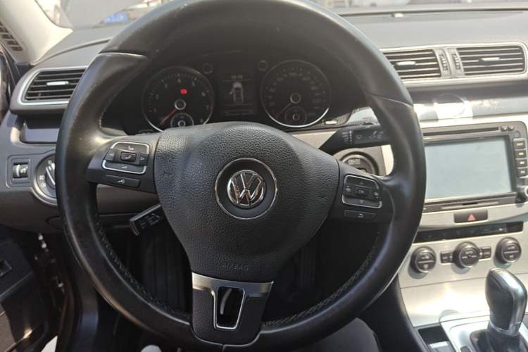 Used Volkswagen Magotan 2012 Revised 1.8TSI Luxury Version Steering Wheel