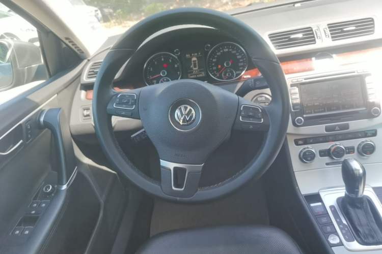 Used Volkswagen Magotan 2012 Travel Edition 2.0 TSI Luxury Version Steering Wheel