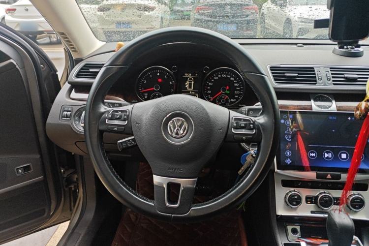 Used Volkswagen Magotan 2012 Travel Edition 2.0 TSI Comfort Version Steering Wheel