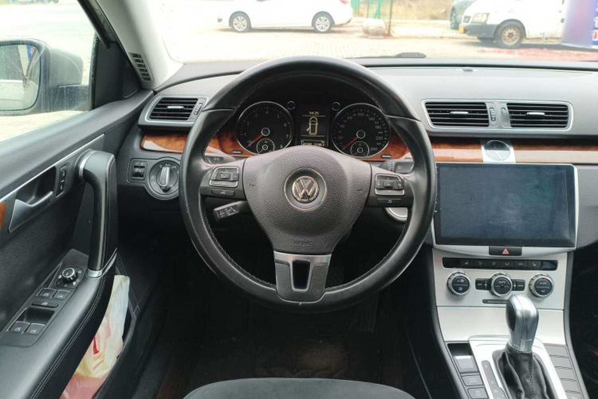Used Volkswagen Magotan 2012 Travel Edition 2.0 TSI Comfort Version Steering Wheel