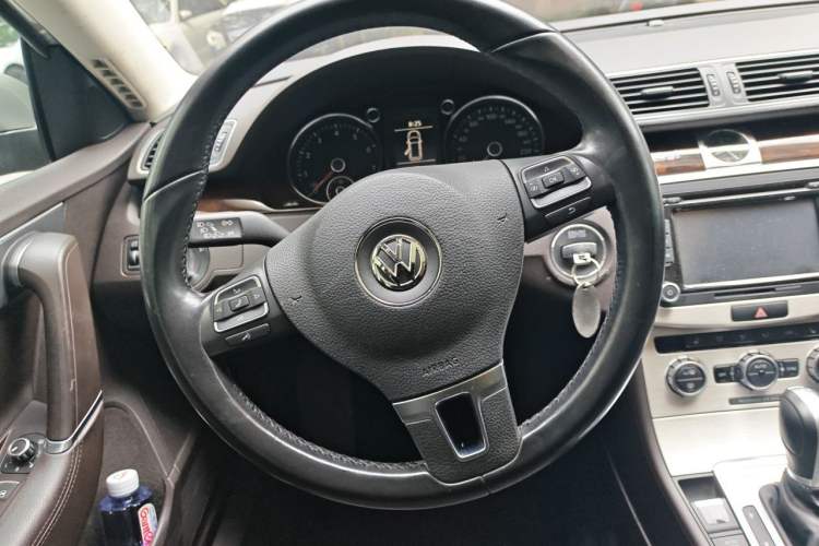 Used Volkswagen Magotan 2012 Travel Edition 2.0 TSI Comfort Version Steering Wheel