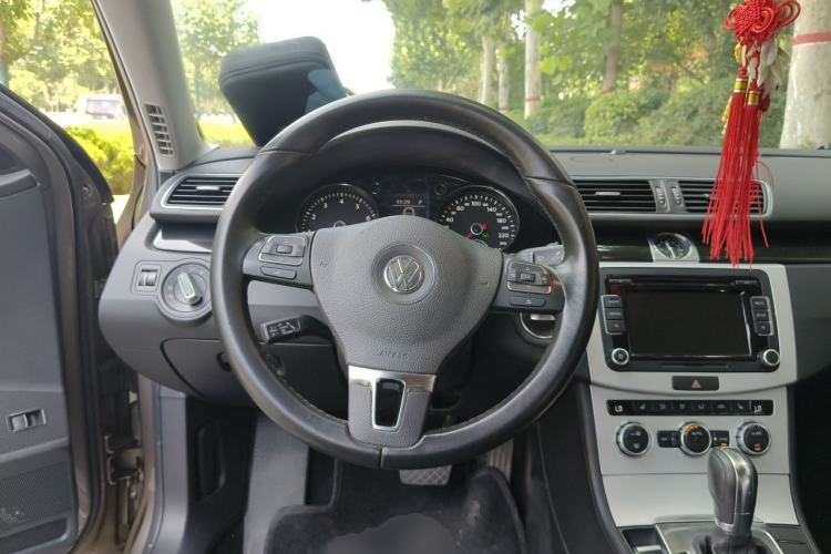 Used Volkswagen Magotan 2012 Revised Version 2.0 TSI Luxury Edition Steering Wheel