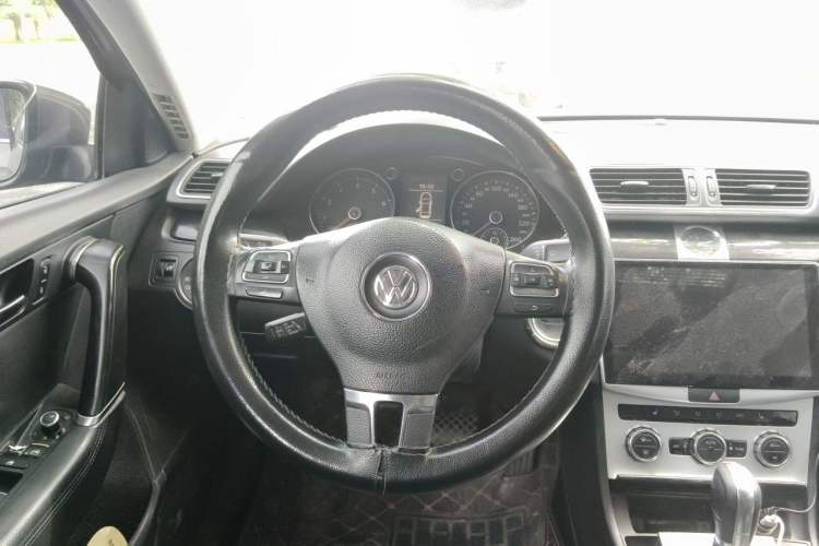 Used Volkswagen Magotan 2012 1.8TSI Luxury Model Steering Wheel