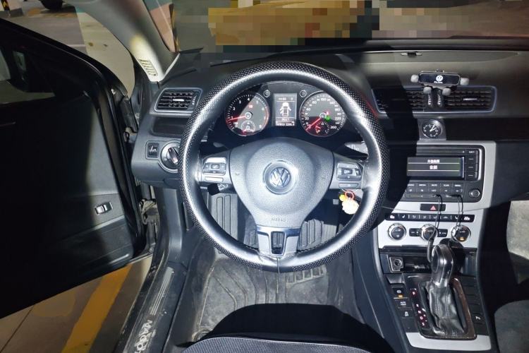 Used Volkswagen Magotan 2012 Revised 1.8TSI Luxury Version Steering Wheel