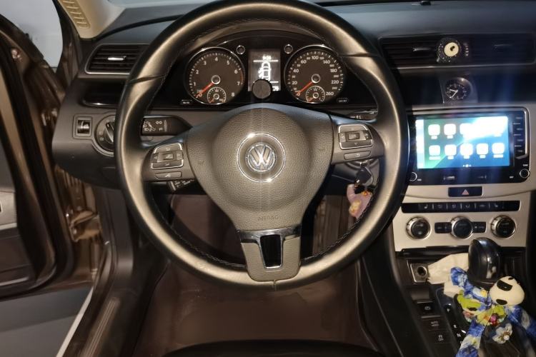Used Volkswagen Magotan 2012 Revised 1.8TSI Luxury Version Steering Wheel