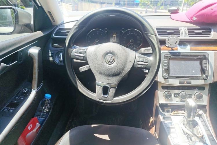 Used Volkswagen Magotan 2012 Travel Edition 2.0 TSI Comfort Version Steering Wheel