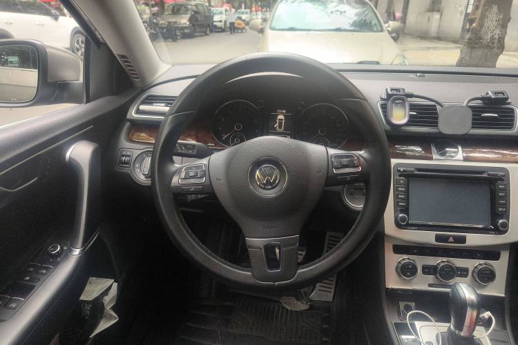 Used Volkswagen Magotan 2012 Travel Edition 2.0 TSI Comfort Version Steering Wheel