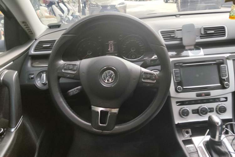 Used Volkswagen Magotan 2012 Facelift 1.8TSI Prestige Model Steering Wheel