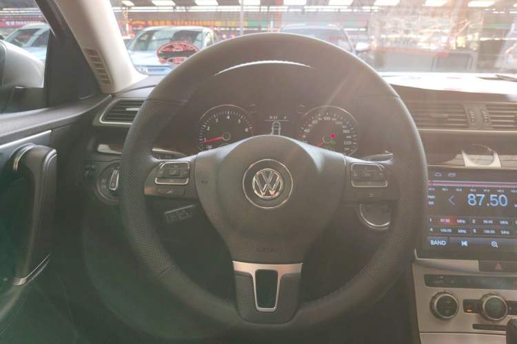 Used Volkswagen Magotan 2012 Travel Edition 2.0 TSI Comfort Version Steering Wheel