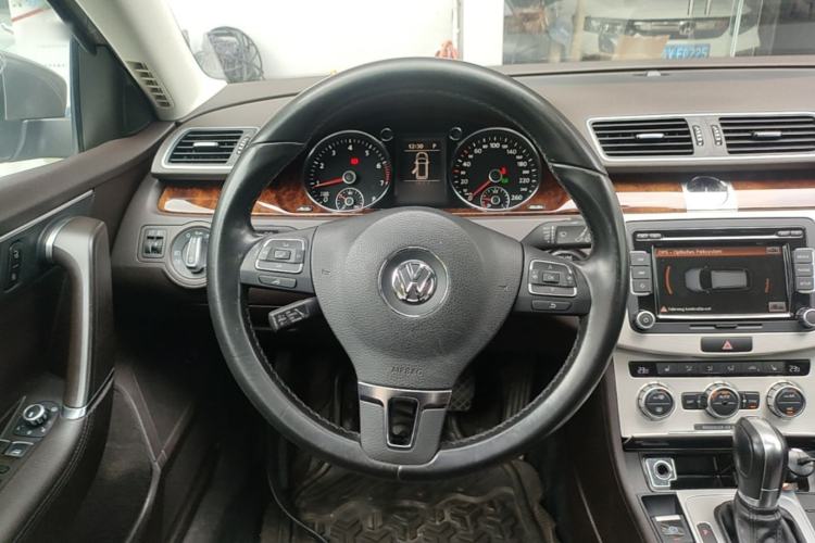 Used Volkswagen Magotan 2012 Travel Edition 2.0 TSI Comfort Version Steering Wheel