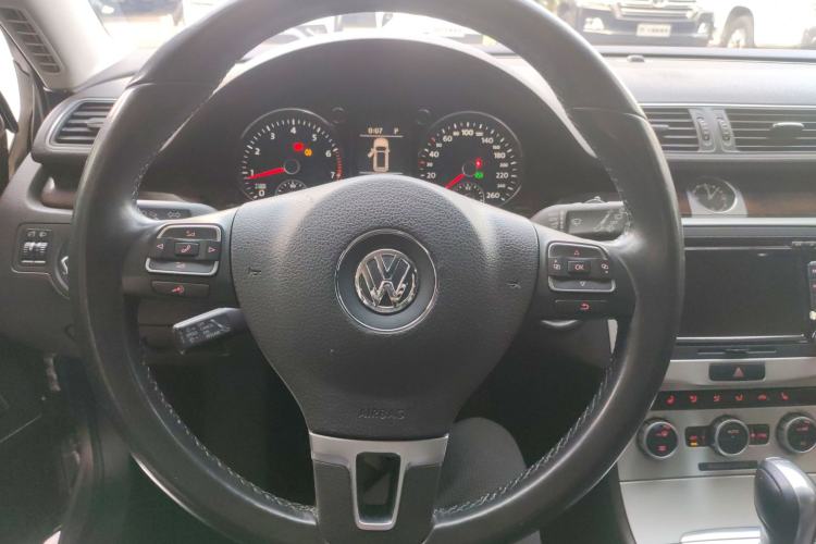 Used Volkswagen Magotan 2012 Travel Edition 2.0 TSI Comfort Version Steering Wheel