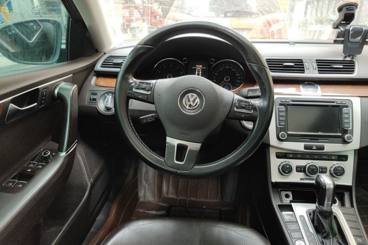 Used Volkswagen Magotan 2012 Travel Edition 2.0 TSI Luxury Version Steering Wheel