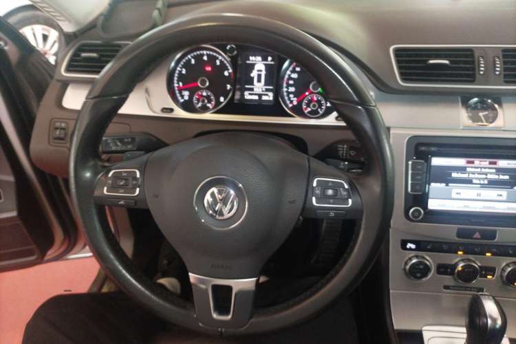 Used Volkswagen Magotan 2012 Travel Edition 2.0 TSI 4x4 Comfort Version Steering Wheel