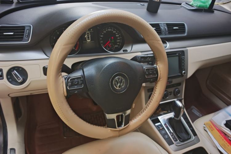 Used Volkswagen Magotan 2012 Revised 1.8TSI Luxury Version Steering Wheel