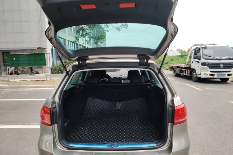 Used Volkswagen Magotan 2012 Travel Edition 2.0 TSI Comfort Version Trunk