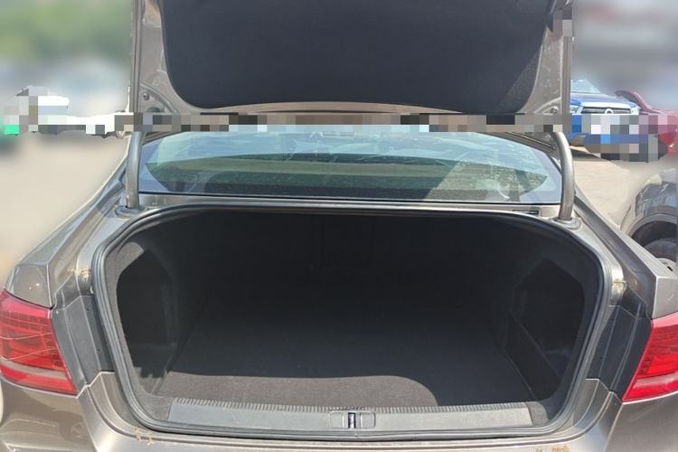 Used Volkswagen Magotan 2012 Revised 1.8TSI Luxury Version Trunk